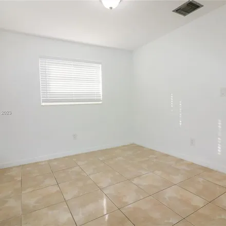 Image 5 - 11000 Northeast 13th Avenue, Courtly Manor, Miami-Dade County, FL 33161, USA - Apartment for rent