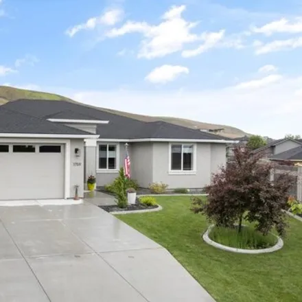 Buy this 3 bed house on unnamed road in Kennewick, WA 99337