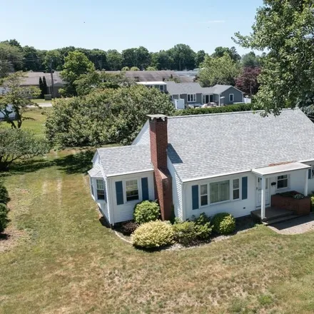 Buy this 3 bed house on 26 Maplewood Street in Old Saybrook, CT 06475