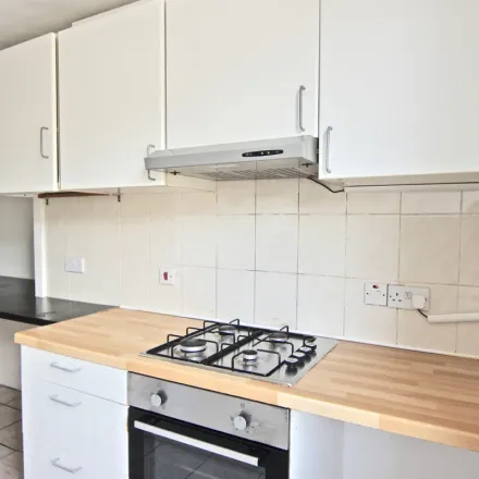 Image 5 - Lammas Walk, London, E9 7BW, United Kingdom - Apartment for rent