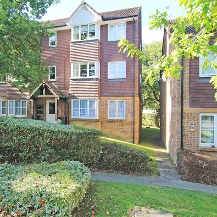 Rent this 2 bed apartment on M23 in Maidenbower, RH10 7LR
