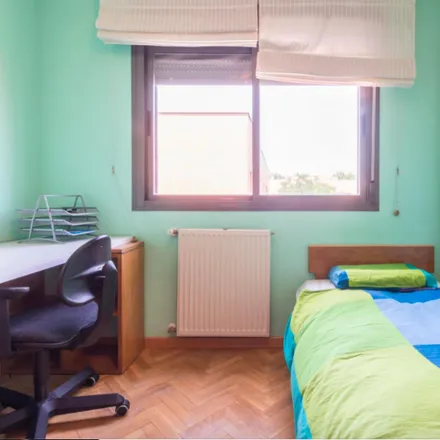 Rent this 3 bed room on Calle Río Uruguay in 10, 28018 Madrid