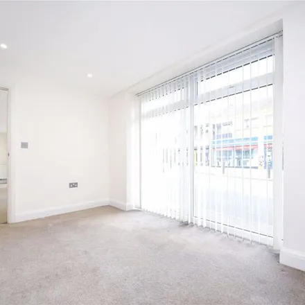 Image 1 - Evry Road, London, DA14 5FD, United Kingdom - Apartment for rent