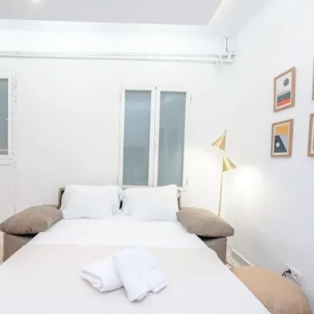 Image 7 - Calle de Menorca, 30, 28009 Madrid, Spain - Apartment for rent