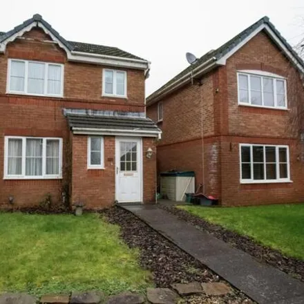 Buy this 3 bed duplex on Victoria Avenue in Waun-lwyd, NP23 8AY