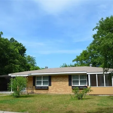 Rent this 2 bed house on 534 North Pierce Street in Burnet, TX 78611