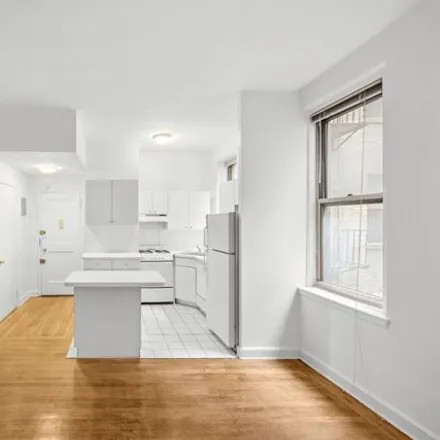 Image 5 - 57 West 58th Street, New York, NY 10019, USA - Condo for sale