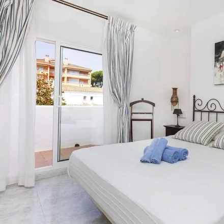 Rent this 3 bed townhouse on 17130 Torroella de Montgrí