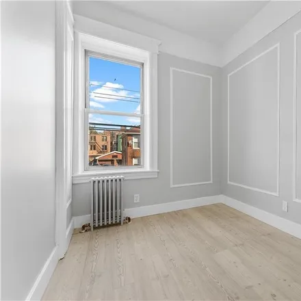 Image 7 - 836 East 229th Street, New York, NY 10466, USA - Townhouse for sale