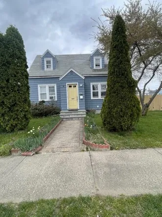 Buy this 2 bed house on 270 Cleveland Avenue in Bridgeport, CT 06604