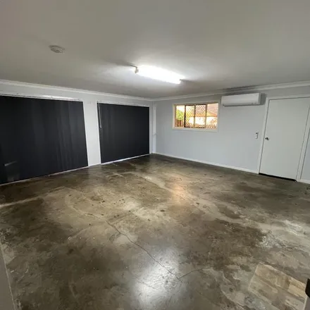 Image 2 - Cowan Crescent, Emerald QLD 4720, Australia - Apartment for rent