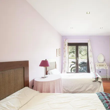 Rent this 3 bed room on Madrid in Calle del Gorrión, 4