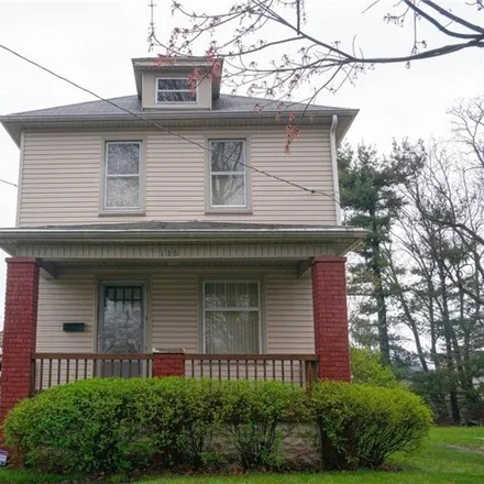 Buy this 2 bed house on 130 Oxford Street in Campbell, Mahoning County