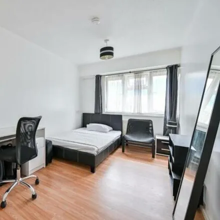 Buy this 1 bed apartment on Willow Walk in London, SE1 5SU