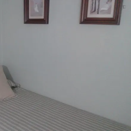 Rent this 3 bed room on Aluminis Poble Nou Sants Les Corts in Avinguda de Madrid, 38