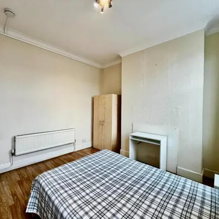 Image 3 - Florence Mansions, Vivian Avenue, The Hyde, London, NW4 3YA, United Kingdom - Room for rent