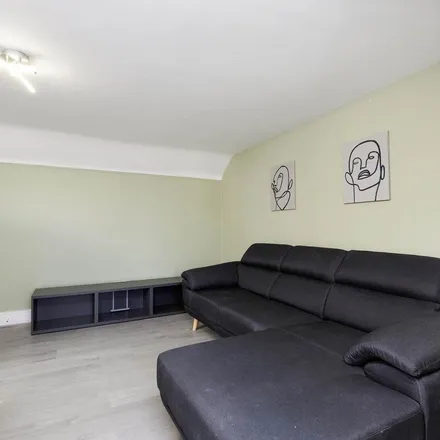 Rent this 1 bed apartment on Ropemaker Place in Ropemaker Street, Barbican