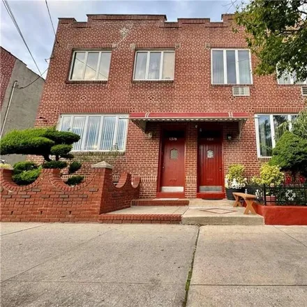 Image 2 - 1523 65th Street, New York, NY 11219, USA - House for sale