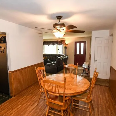 Image 7 - 2049 Canterbury Drive, Royal Heights, Belleville, IL 62226, USA - House for sale