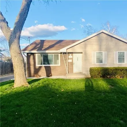 Buy this 3 bed house on 4149 64th Street in Urbandale, IA 50322
