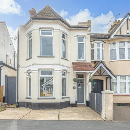 Buy this 4 bed duplex on Bonchurch Park in Station Road, Leigh on Sea