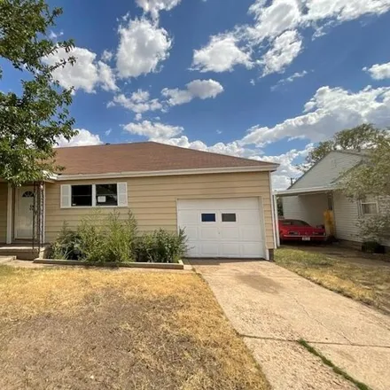 Rent this 3 bed house on 947 Nelson Street in Borger, TX 79007