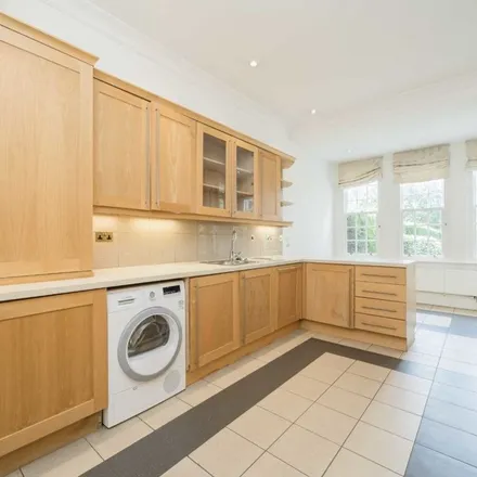Rent this 6 bed apartment on Garden Court in London, W4 5NS