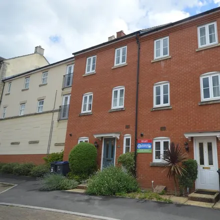 Rent this 3 bed townhouse on Dior Drive in Royal Wootton Bassett, SN4 7FQ