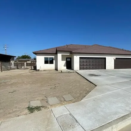 Image 1 - 690 South Dayton Street, Tulare, CA 93274, USA - House for sale