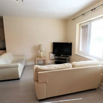 Image 9 - Culham Court, Redford Way, London, UB8 1SY, United Kingdom - Apartment for rent