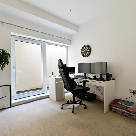 Image 7 - Contemporary Chinese Therapy, 43 Victoria Road, London, KT6 4JL, United Kingdom - Apartment for rent