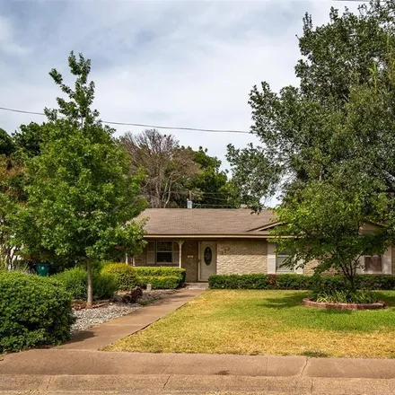 Buy this 3 bed house on 113 East Avenue C in Waxahachie, TX 75165