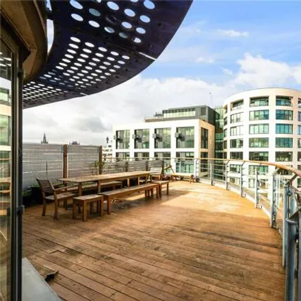Image 2 - Ice Wharf, Regent's Canal towpath, London, N1 0XH, United Kingdom - House for sale