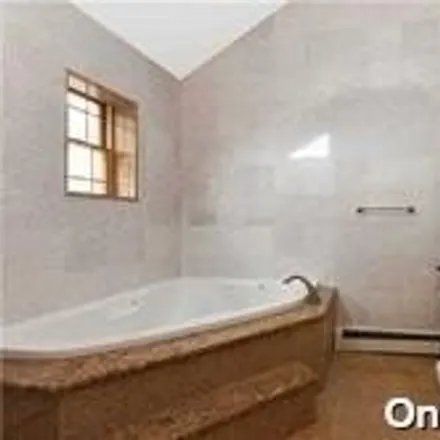 Image 7 - 63-21 Alderton Street, New York, NY 11374, USA - House for sale