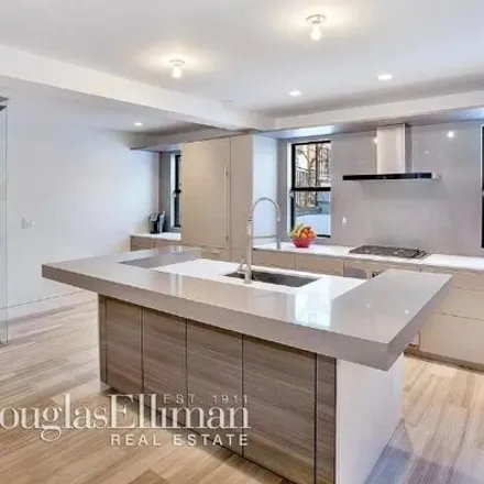 Image 4 - 517 East 118th Street, New York, NY 10035, USA - Townhouse for rent