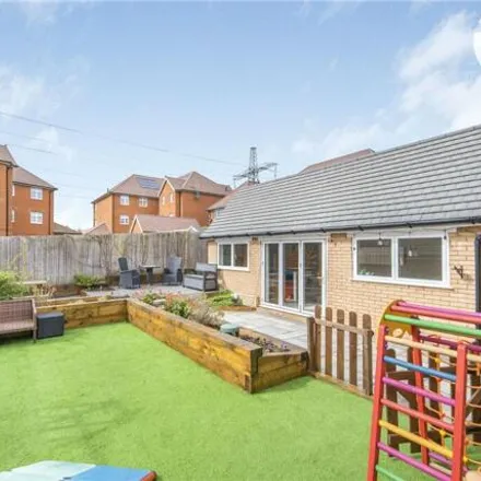 Image 3 - Glover Close Play Area, Glover Close, Swanscombe, DA10 1AT, United Kingdom - House for sale