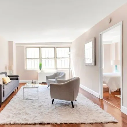 Image 2 - 520 East 72nd Street, New York, NY 10021, USA - Apartment for sale