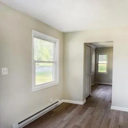 Image 2 - 1492 Desiax Avenue, Bloomfield Township, MI 48302, USA - Apartment for rent