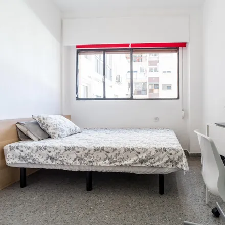 Rent this 4 bed room on Peix i Marisc in Carrer d'Álvaro de Bazán, 46010 Valencia