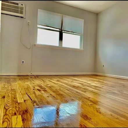 Image 6 - 136 Bay 7th Street, New York, NY 11228, USA - House for rent