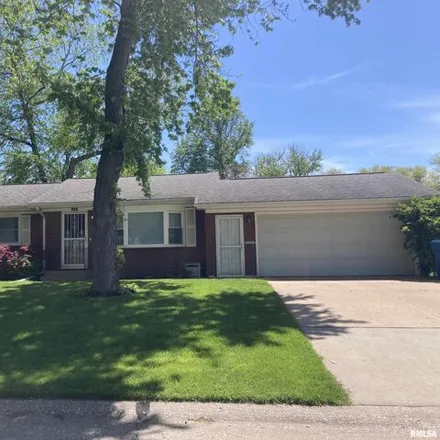 Buy this 3 bed house on 38th Avenue in East Moline, IL 61244