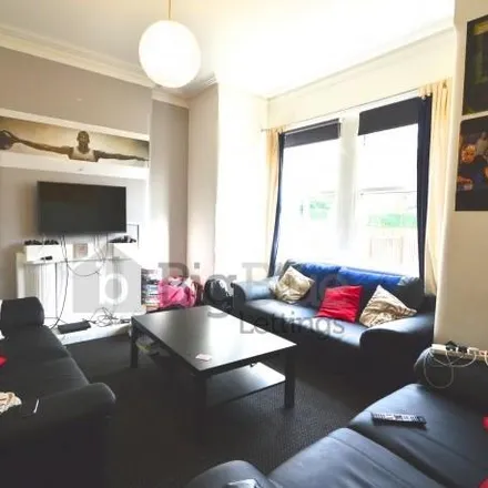 Rent this 9 bed townhouse on Hyde Park Source in 2 Rosebank Road, Leeds
