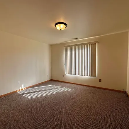 Image 1 - 30398 Wedgewood Circle, Roseville, MI 48066, USA - Apartment for rent