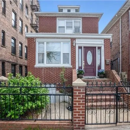 Buy this 4 bed house on 2952 Roberts Avenue in New York, NY 10461