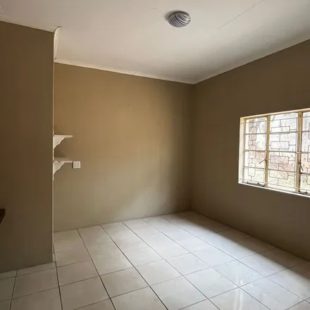 Image 6 - Central Avenue, Wilkoppies, Klerksdorp, 2571, South Africa - Apartment for rent