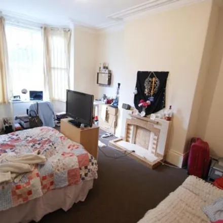Rent this 9 bed duplex on Hyde Park Road in Leeds, LS6 1PX