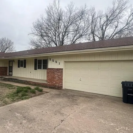 Buy this 3 bed house on 2221 Sue Ln in Independence, Kansas