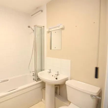 Image 7 - Redoubt Close, Hitchin, SG4 0FR, United Kingdom - Apartment for rent