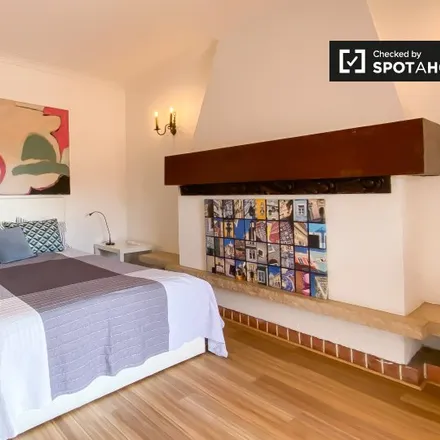Rent this 7 bed room on Avenida Infante Dom Henrique in 2775-094 Parede, Portugal