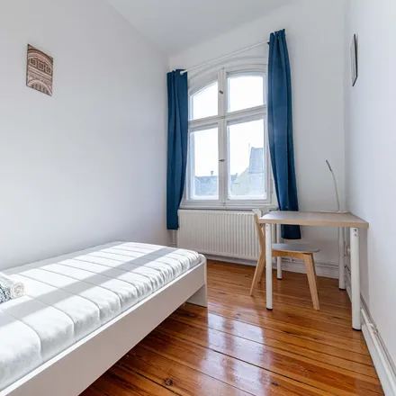 Rent this 3 bed room on Kantstraße 68 in 10627 Berlin, Germany